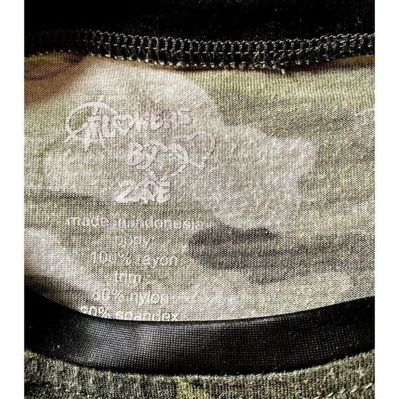 Camo shirt, leatherette trim, bling snd sculls - Picture 8 of 10